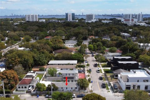 House in Miami, Florida 5 bedrooms, 134.24 sq.m. № 1980163 - photo 5