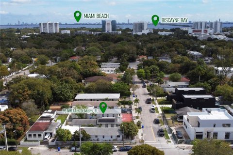 House in Miami, Florida 5 bedrooms, 134.24 sq.m. № 1980163 - photo 6