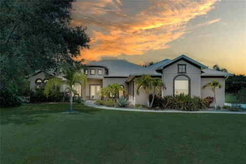 Casa en venta en Groveland, Florida, 4 dormitorios, 338.91 m2 № 1906688 - foto 1
