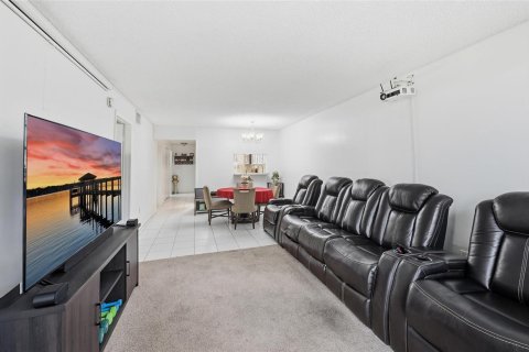 Condo in Plantation, Florida, 3 bedrooms № 2250054 - photo 6