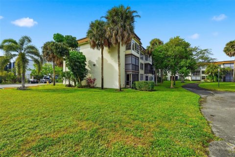 Condo in Plantation, Florida, 3 bedrooms № 2250054 - photo 27