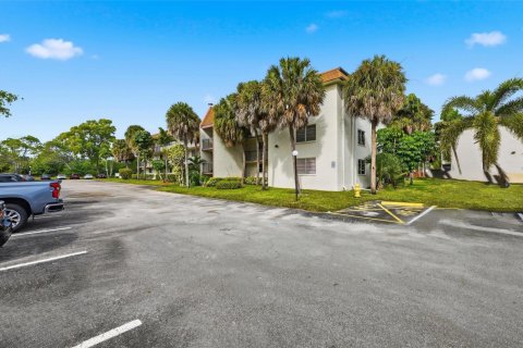 Condo in Plantation, Florida, 3 bedrooms № 2250054 - photo 2