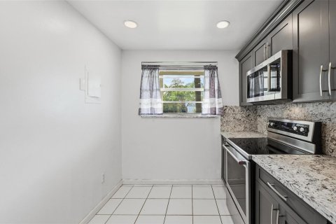 Condo in Plantation, Florida, 3 bedrooms № 2250054 - photo 10