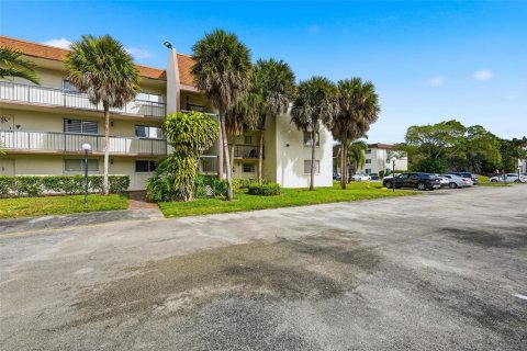 Condo in Plantation, Florida, 3 bedrooms № 2250054 - photo 3