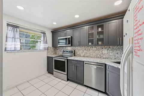 Condo in Plantation, Florida, 3 bedrooms № 2250054 - photo 11