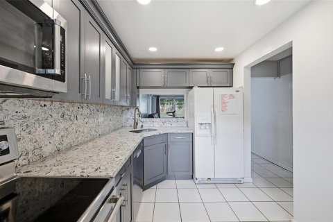 Condo in Plantation, Florida, 3 bedrooms № 2250054 - photo 12