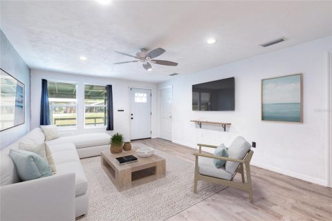 House in Starke, Florida 3 bedrooms, 146.04 sq.m. № 2111602 - photo 8