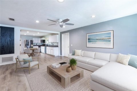 House in Starke, Florida 3 bedrooms, 146.04 sq.m. № 2111602 - photo 6