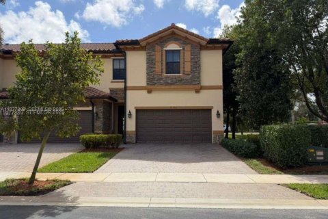 Adosado en Davie, Florida 4 dormitorios, 193.7 m2 № 2042554