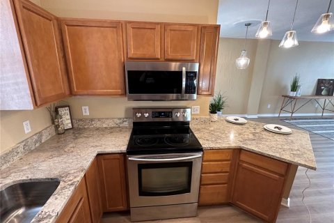Townhouse in Tampa, Florida 2 bedrooms, 105.35 sq.m. № 2100484 - photo 6