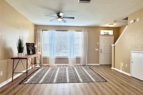 Townhouse in Tampa, Florida 2 bedrooms, 105.35 sq.m. № 2100484 - photo 2