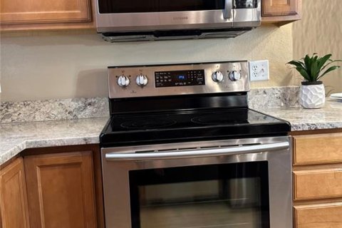 Townhouse in Tampa, Florida 2 bedrooms, 105.35 sq.m. № 2100484 - photo 12