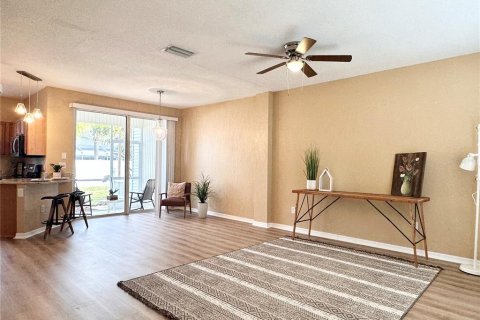 Townhouse in Tampa, Florida 2 bedrooms, 105.35 sq.m. № 2100484 - photo 3