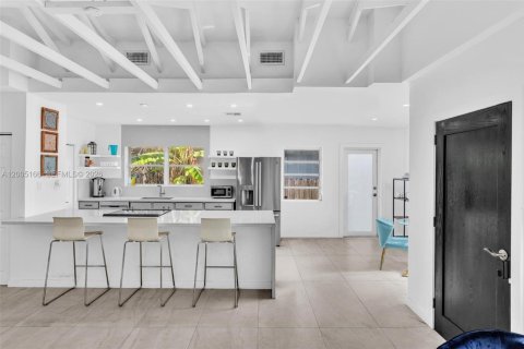 Casa en venta en Surfside, Florida, 3 dormitorios, 137.96 m2 № 2070484 - foto 16