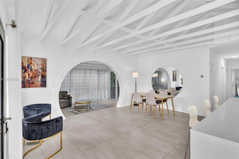 Casa en venta en Surfside, Florida, 3 dormitorios, 137.96 m2 № 2070484 - foto 9