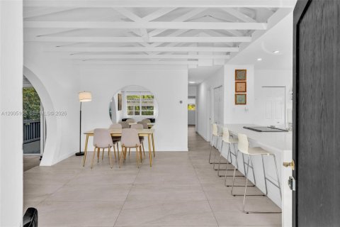 Casa en venta en Surfside, Florida, 3 dormitorios, 137.96 m2 № 2070484 - foto 8