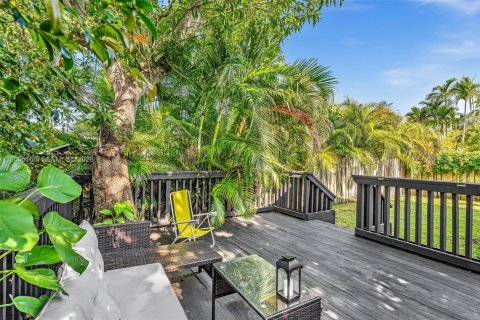 Casa en venta en Surfside, Florida, 3 dormitorios, 137.96 m2 № 2070484 - foto 25