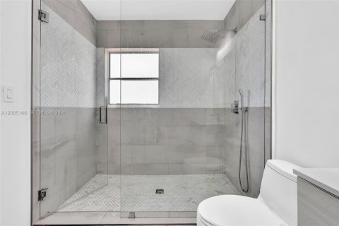 Casa en venta en Surfside, Florida, 3 dormitorios, 137.96 m2 № 2070484 - foto 22