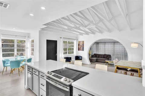 Casa en venta en Surfside, Florida, 3 dormitorios, 137.96 m2 № 2070484 - foto 19