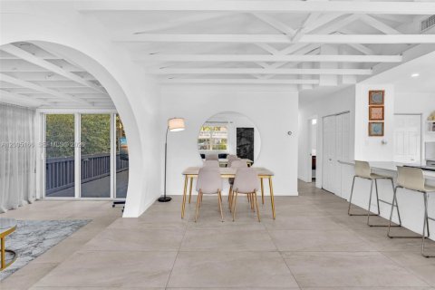 Casa en venta en Surfside, Florida, 3 dormitorios, 137.96 m2 № 2070484 - foto 11