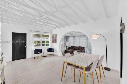 Casa en venta en Surfside, Florida, 3 dormitorios, 137.96 m2 № 2070484 - foto 15