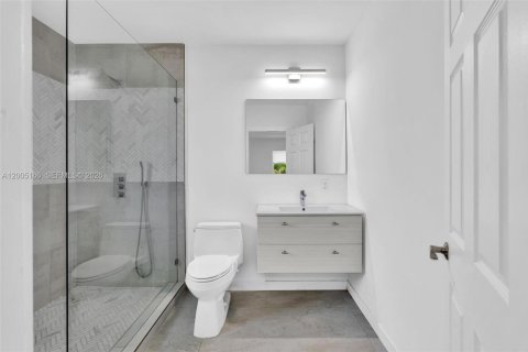 Casa en venta en Surfside, Florida, 3 dormitorios, 137.96 m2 № 2070484 - foto 21