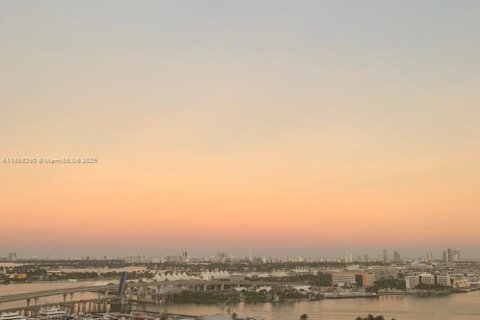 Copropriété à louer à Miami, Floride: 2 chambres, 98.29 m2 № 1949464 - photo 5