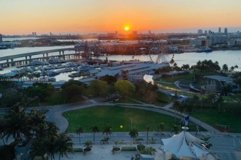 Copropriété à louer à Miami, Floride: 2 chambres, 98.29 m2 № 1949464 - photo 3