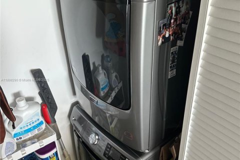 Copropriété à louer à Miami, Floride: 2 chambres, 98.29 m2 № 1949464 - photo 13