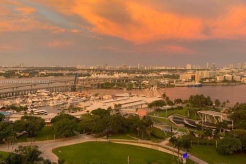 Copropriété à louer à Miami, Floride: 2 chambres, 98.29 m2 № 1949464 - photo 4
