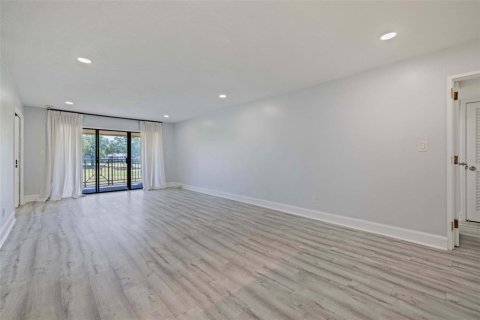 Condo in Wesley Chapel, Florida, 3 bedrooms  № 1583551 - photo 14