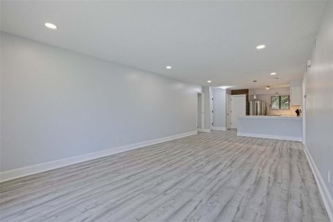 Condo in Wesley Chapel, Florida, 3 bedrooms  № 1583551 - photo 15