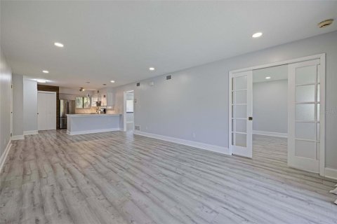 Condo in Wesley Chapel, Florida, 3 bedrooms  № 1583551 - photo 16