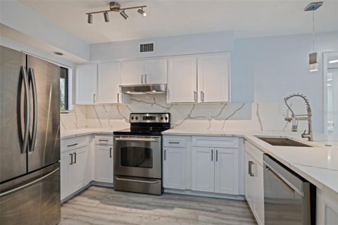 Condo in Wesley Chapel, Florida, 3 bedrooms  № 1583551 - photo 4