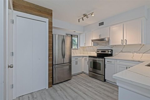 Condo in Wesley Chapel, Florida, 3 bedrooms  № 1583551 - photo 8