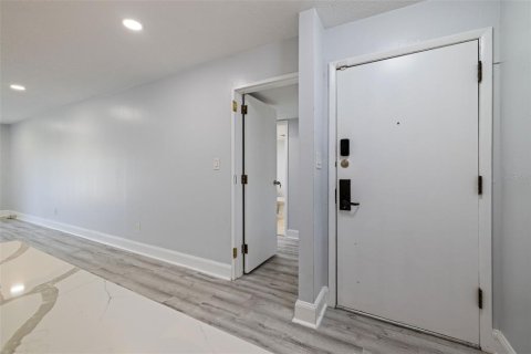 Condo in Wesley Chapel, Florida, 3 bedrooms  № 1583551 - photo 19