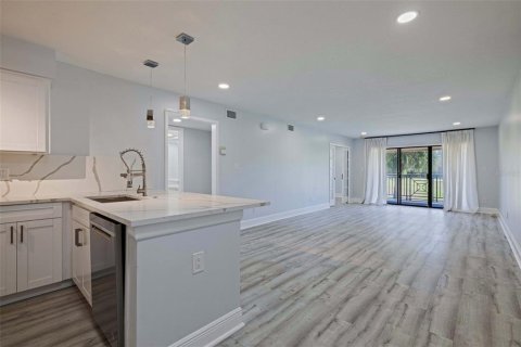 Condo in Wesley Chapel, Florida, 3 bedrooms  № 1583551 - photo 5