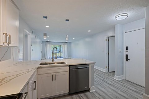 Condo in Wesley Chapel, Florida, 3 bedrooms  № 1583551 - photo 7