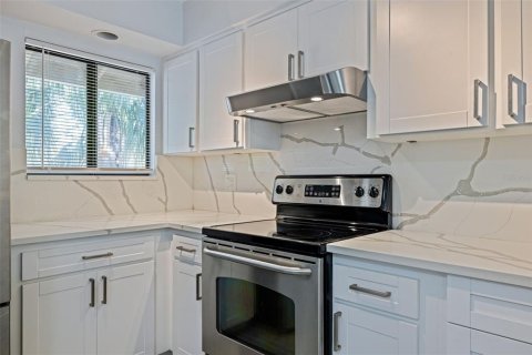 Condo in Wesley Chapel, Florida, 3 bedrooms  № 1583551 - photo 6