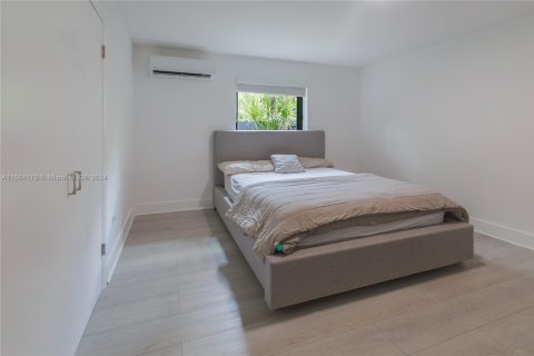 House in North Miami, Florida 4 bedrooms, 154.68 sq.m. № 1753751 - photo 10