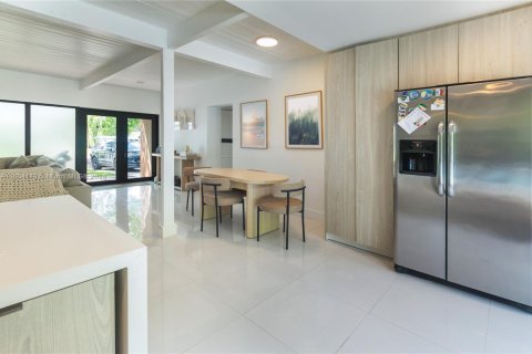 House in North Miami, Florida 4 bedrooms, 154.68 sq.m. № 1753751 - photo 14
