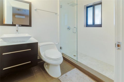 House in North Miami, Florida 4 bedrooms, 154.68 sq.m. № 1753751 - photo 6
