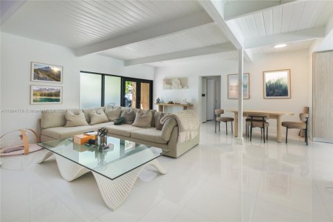 House in North Miami, Florida 4 bedrooms, 154.68 sq.m. № 1753751 - photo 17