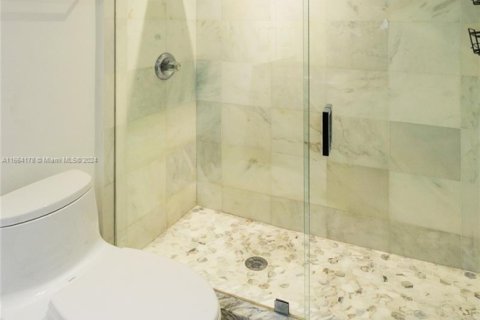 House in North Miami, Florida 4 bedrooms, 154.68 sq.m. № 1753751 - photo 7
