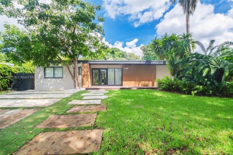 House in North Miami, Florida 4 bedrooms, 154.68 sq.m. № 1753751 - photo 2