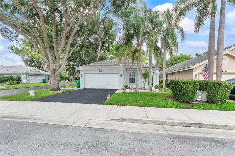 House in Davie, Florida 3 bedrooms, 128.39 sq.m. № 2244039 - photo 2