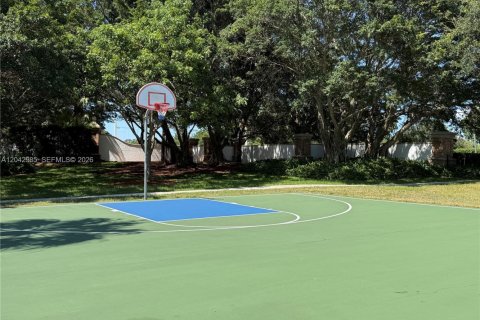 House in Davie, Florida 3 bedrooms, 128.39 sq.m. № 2244039 - photo 23