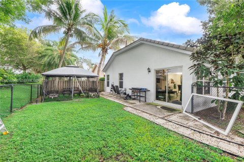 House in Davie, Florida 3 bedrooms, 128.39 sq.m. № 2244039 - photo 18