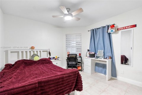 House in Davie, Florida 3 bedrooms, 128.39 sq.m. № 2244039 - photo 17