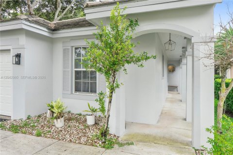 House in Davie, Florida 3 bedrooms, 128.39 sq.m. № 2244039 - photo 3